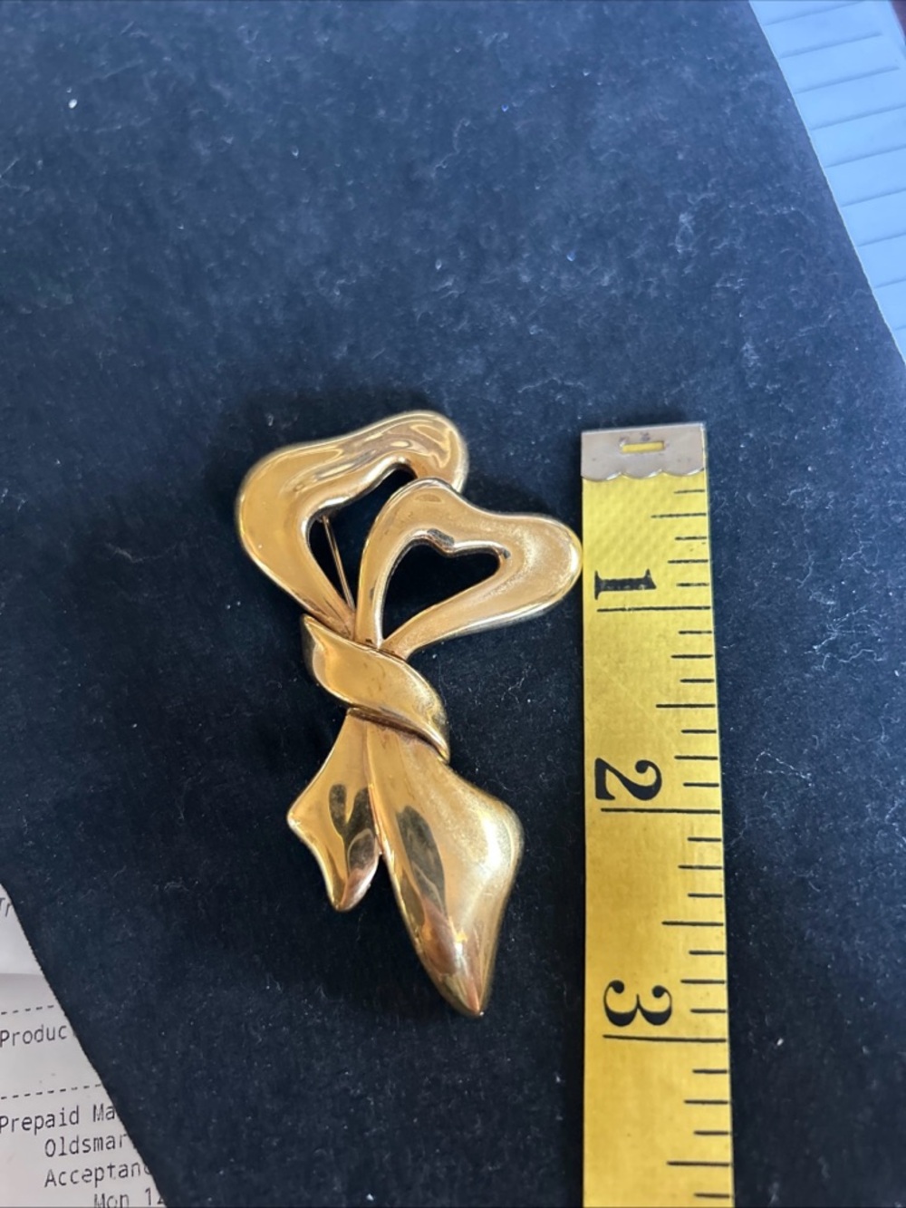 Monet Gold Heart Ribbon Brooch - Picture 4 of 7
